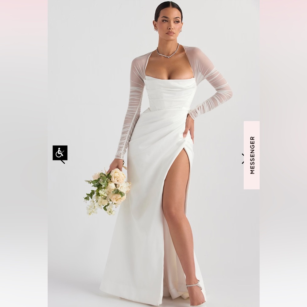 House of CB ELISE
WHITE SATIN BRIDAL GOWN